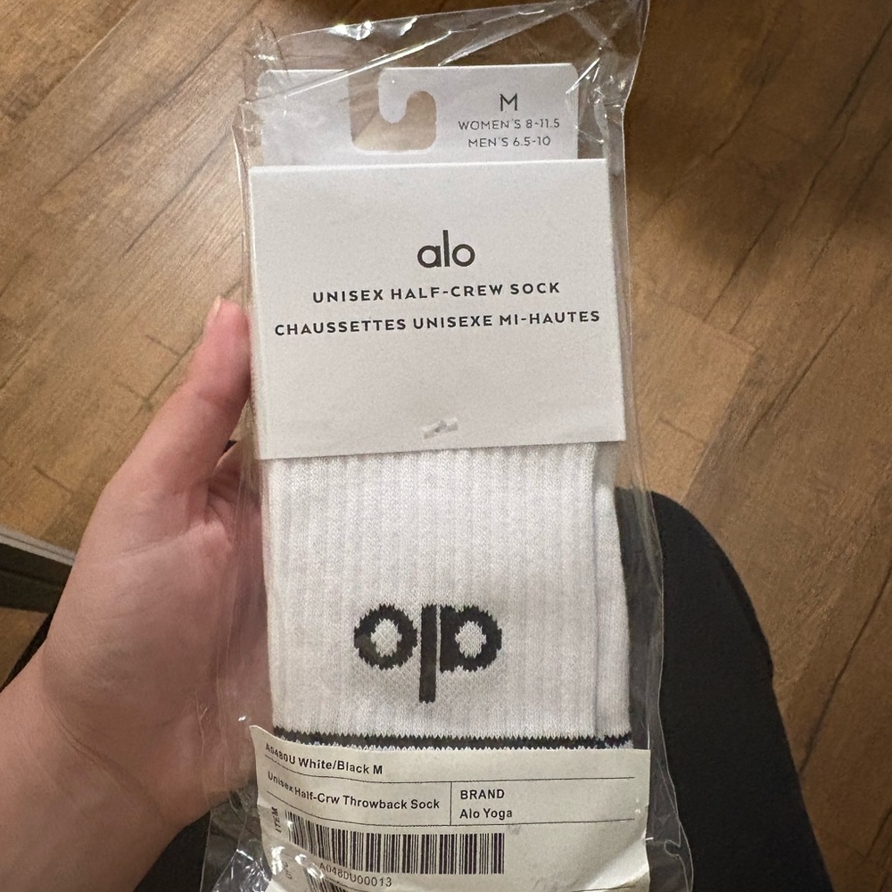 BRAND NEW ALO Yoga White and Black Half-Crew Socks Size M